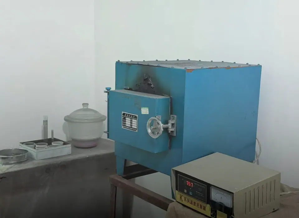 Industrial oven for heat treatment and sterilization in manufacturing processes, featuring temperature control and durable construction for industrial applications.